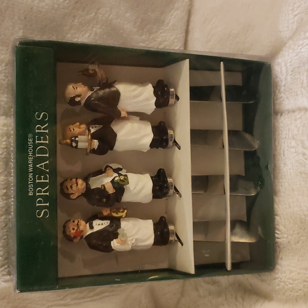 Set of 4 Chef Spreaders